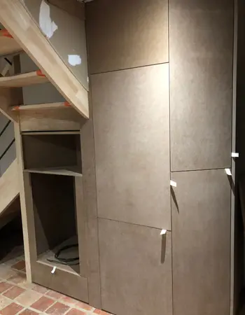 confection de meubles sur-mesures sous des escaliers
