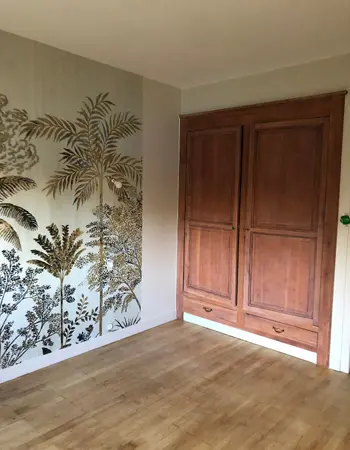 papier peint panoramique et rénovation meuble dans chambre